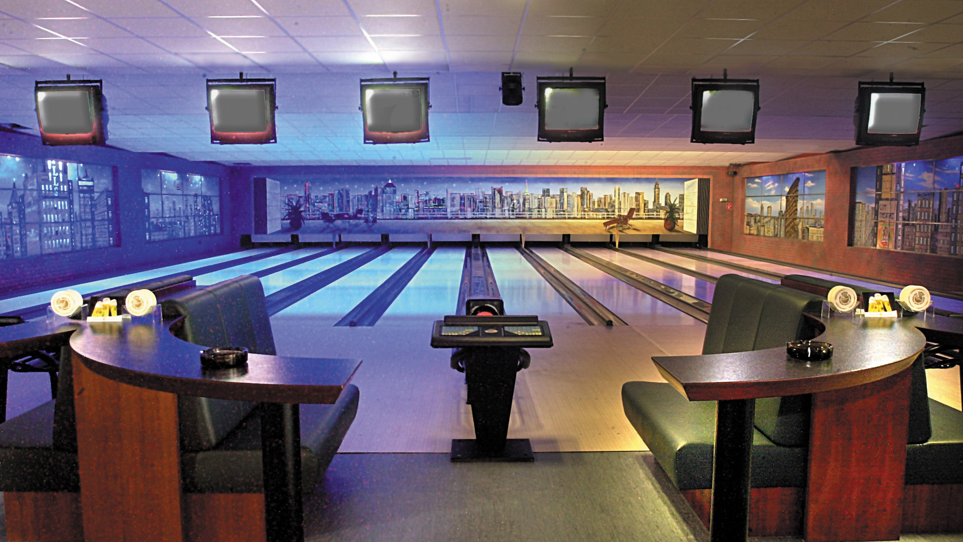 Die Bowlingbahn im nahe gelegenen Lauenau Bowling