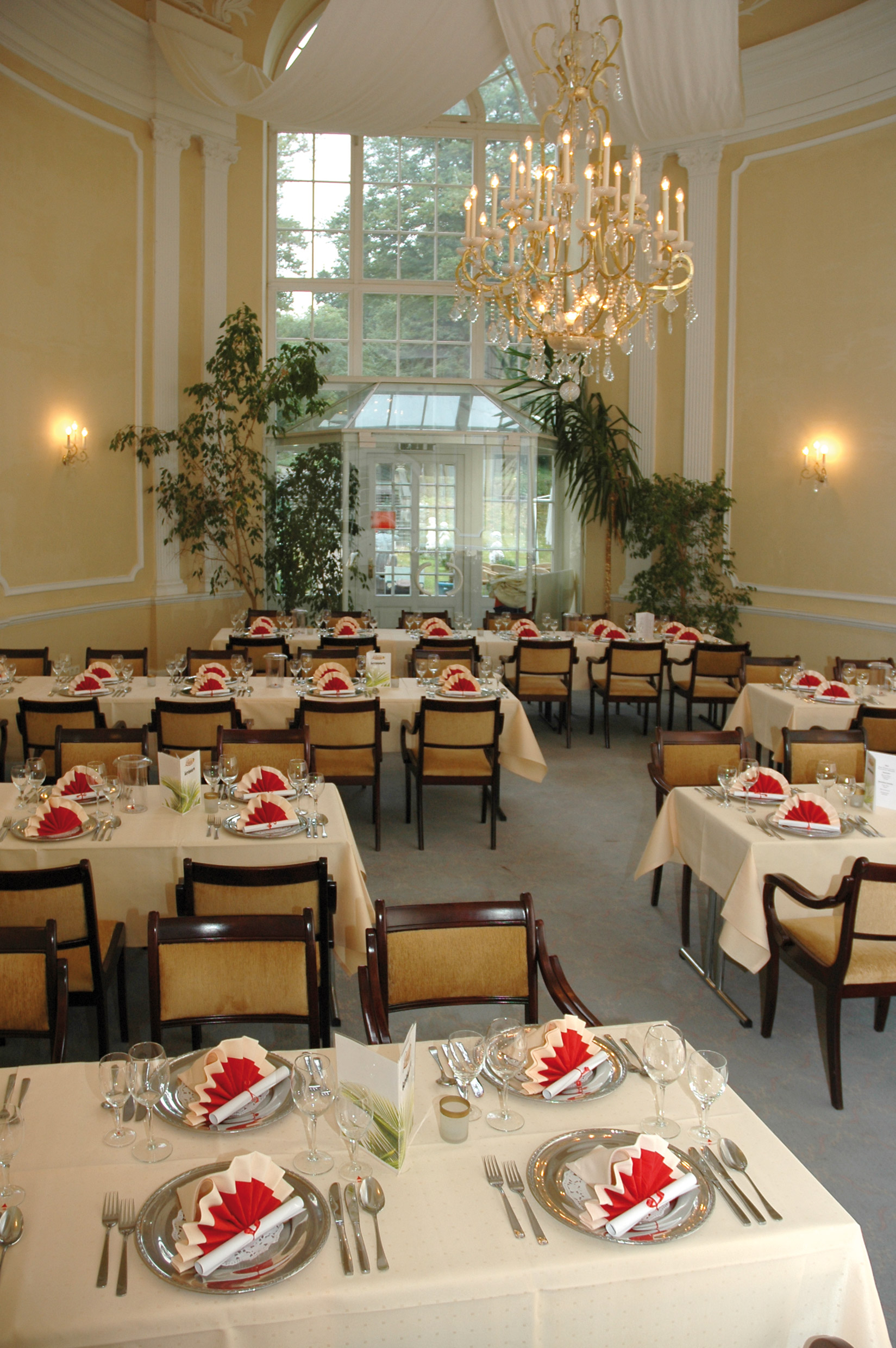 Stilvolles Ambienet im Rosensaal - Hotel Esplanade Bad Nenndorf historischer Rosensaal